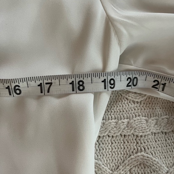 White House Black Market Bell Sleeve Flowy Rich White Blouse Women’s Size 8 - Picture 15 of 16